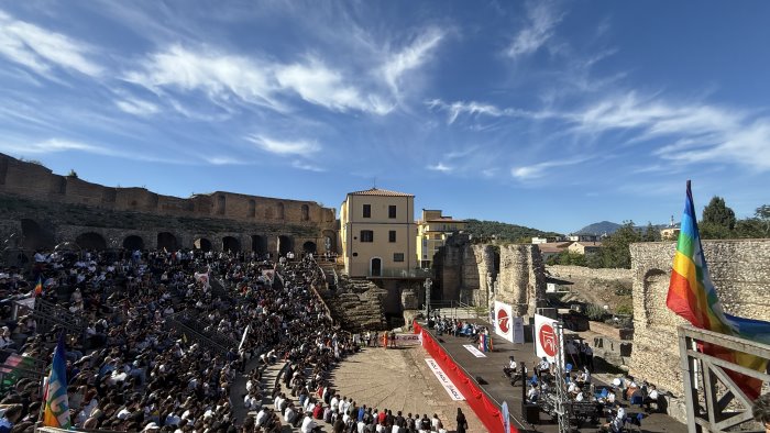 pace e volontariato tre giorni di impegno per le acli
