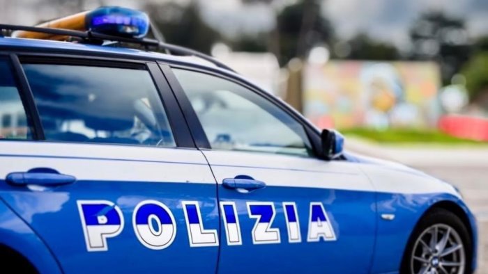 agguato in pieno giorno 59enne ferito a colpi di pistola