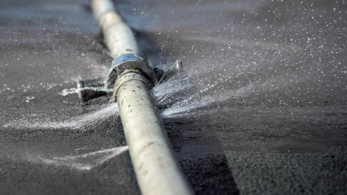 crisi idrica e debiti il disastro alto calore diventa show televisivo nazionale