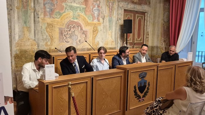 giovani e mezzogiorno confronto a vietri sul mare con lo scrittore iozzino