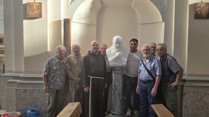 gesualdo oggi sara scoperto il busto di san pio donato da franco barattini