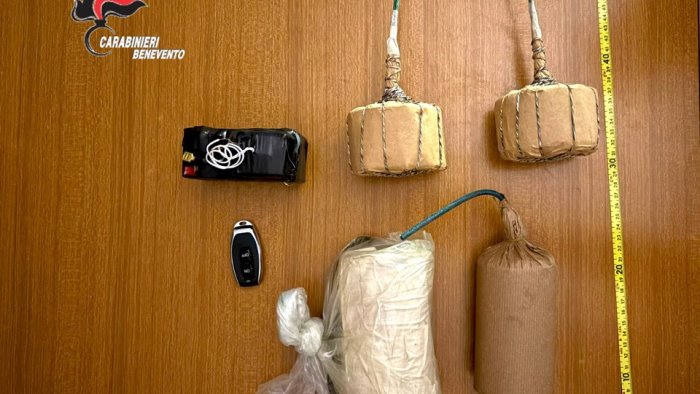 l ex finanziere fuochi comprati a napoli e non usati non e piu agli arresti