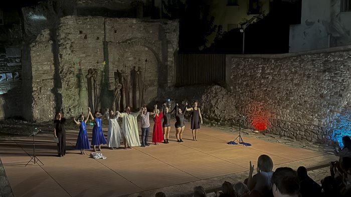 figlio delle lacrime chiude la stagione estiva di arga