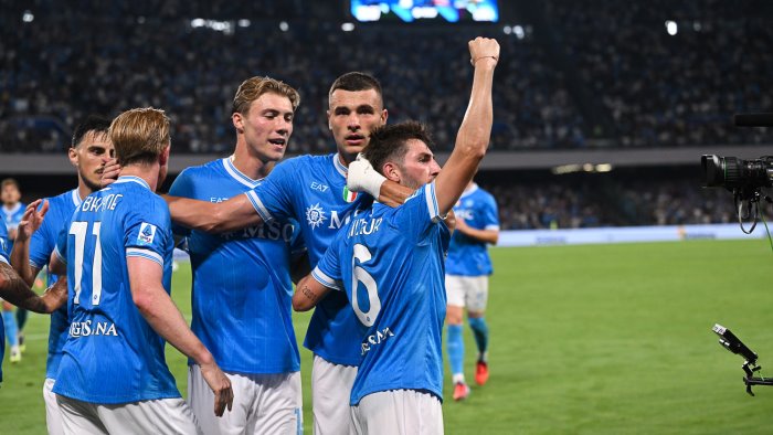 napoli luci e qualche ombra ma conte lancia un messaggio chiaro