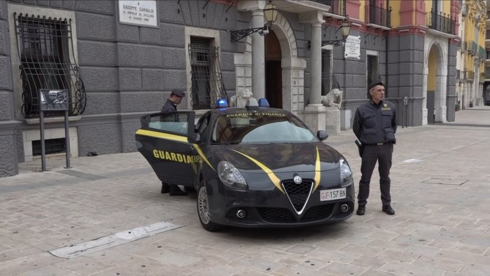 blitz della finanza in provincia indagati tre funzionari e due imprenditori