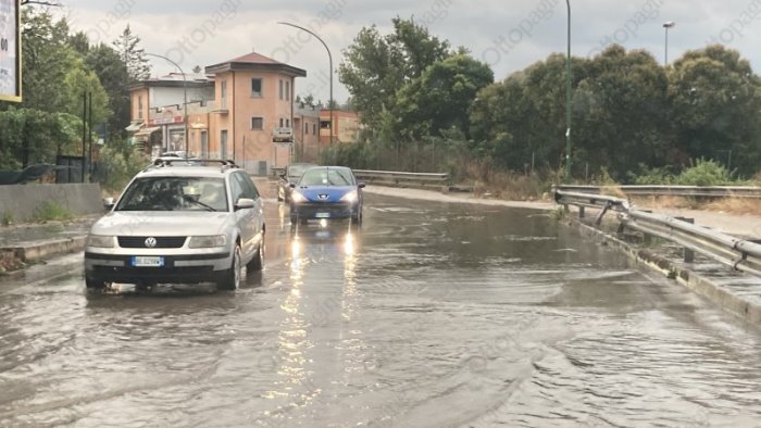 il maltempo non da tregua alla campania prorogata l allerta meteo