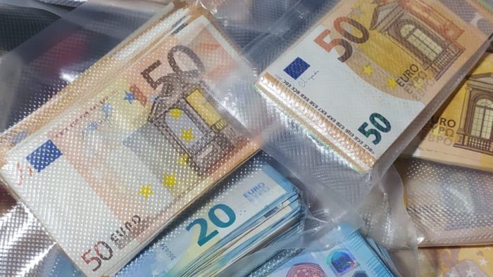 avellino operazione do ut des viaggi e auto di lusso in cambio degli appalti