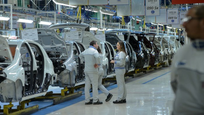 stellantis stop a panda e tonale la fiom governo convochi subito il tavolo