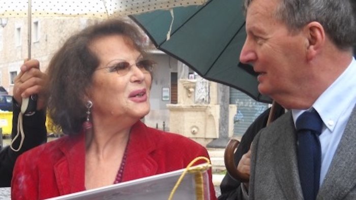 l ultima fermata di claudia cardinale in irpinia questa terra non ti dimentica