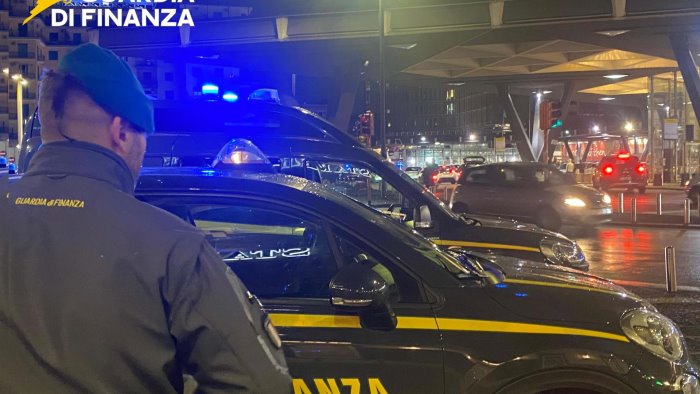 arrestato dalla finanza il ladro seriale dei negozi del vomero