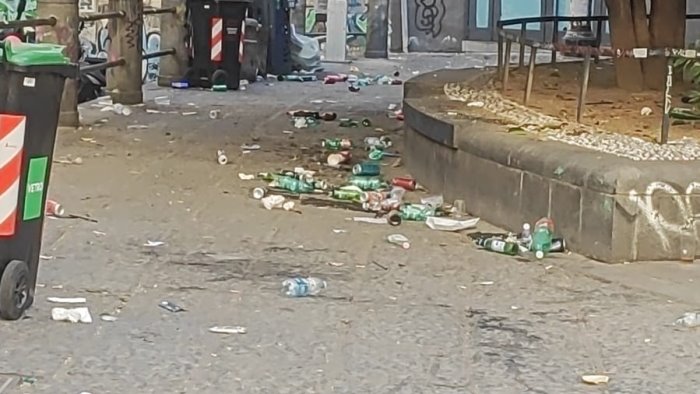 rifiuti movida selvaggia e spaccio in largo san giovanni maggiore pignatelli