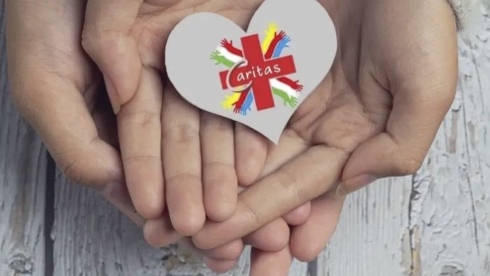 caritas benevento riapre servizio market abbigliamento