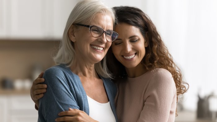 l amore delle madri la roccia invisibile che tiene insieme famiglie e comunita