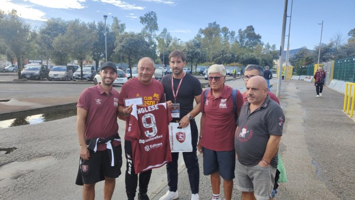 foto la salernitana celebra il filotto storico di vittorie insieme ai tifosi