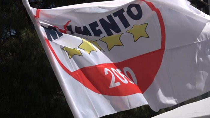 regionali roberto fico per la prima volta da candidato presidente a salerno