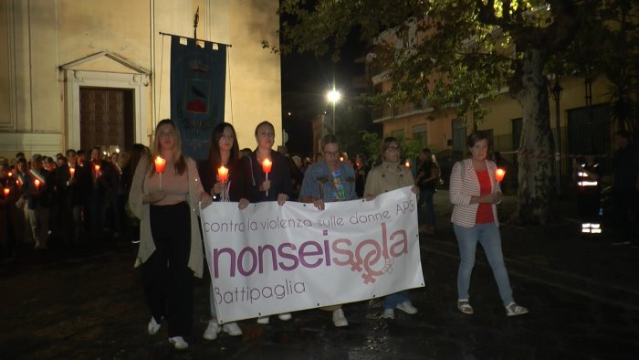 centinaia di persone alla fiaccolata per tina sgarbini uccisa dall ex compagno