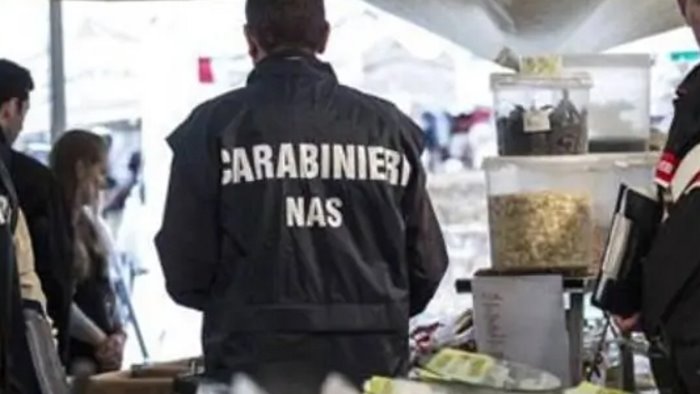 street food bar e pescherie blitz dei nas sequestrati 8 quintali di alimenti