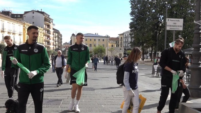 avellino basket noi in piazza per la raccolta mozziconi con plastic free