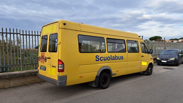 torre del greco ampliato il servizio di trasporto scolastico