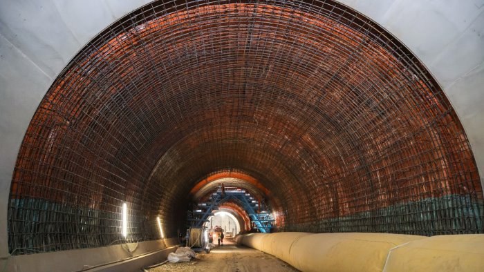 linea av ac napoli bari completato lo scavo della galleria san lorenzo foto