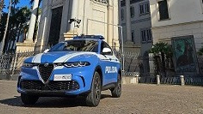 pompei rubano uno scooter ed una bici da un box