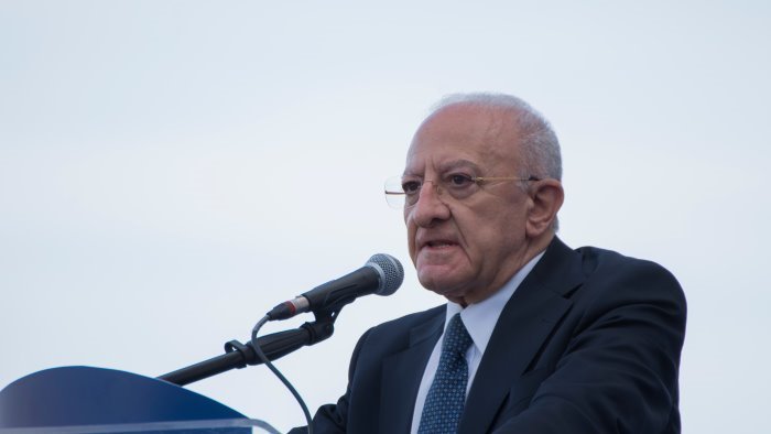 de luca su restyling arechi da napoli imbecilli fanno polemiche municipaliste