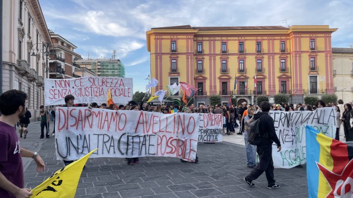 disarmiamo avellino la citta in marcia assenti politici e istituzioni