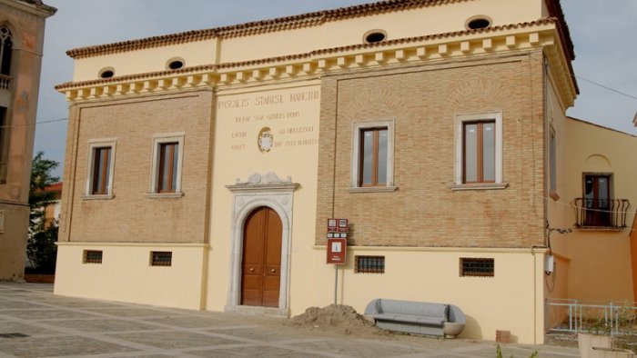 trasporto scolastico la minoranza di castel baronia chiede chiarezza