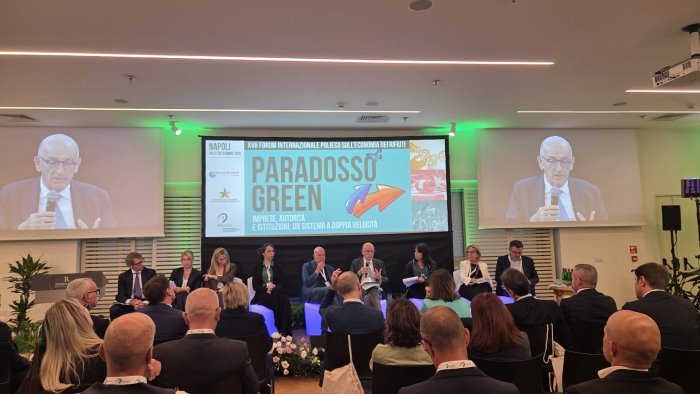 terra dei fuochi vice ministro sisto e magistrati a confronto a napoli