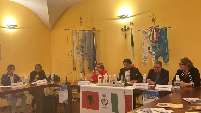 greci il ruolo della famiglia nella sopravvivenza dell arb reshe