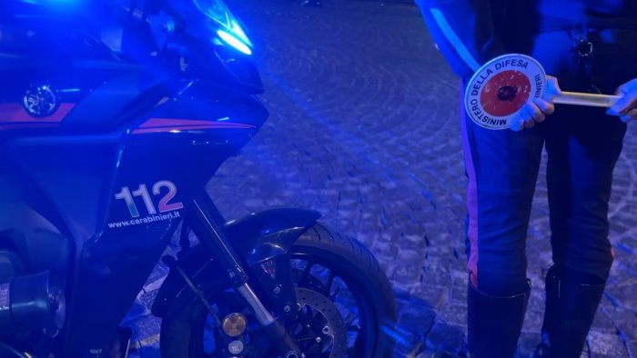 varcaturo scappano all alt e prendono a morsi carabinieri presi