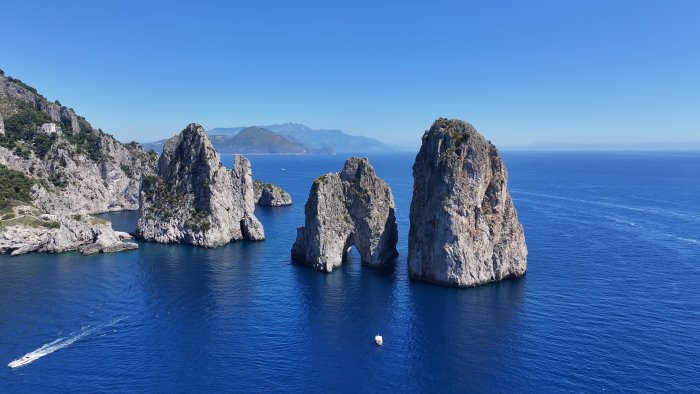 irregolarita in una struttura ricettiva a capri denunciato il titolare