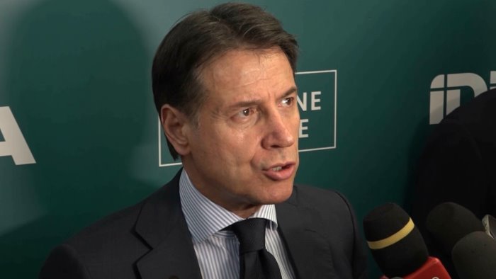 conte a napoli lancia la volata a fico ma basta polemiche con de luca