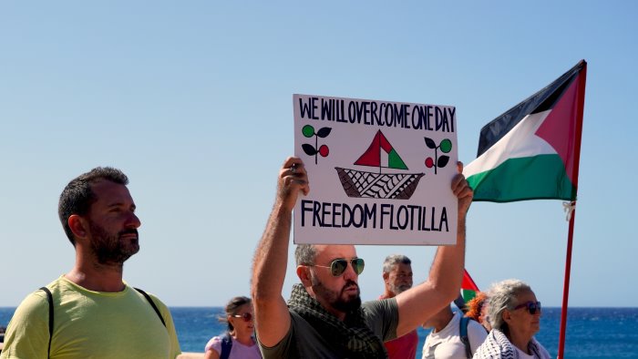 global summud flotilla le navi umanitarie navigano in acque internazionali