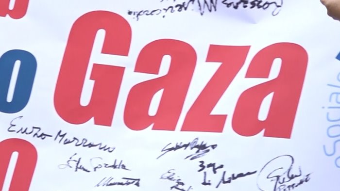 avellino messaggio di pace dal flash mob al sit in pacifico per gaza