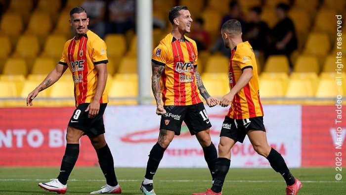 serie c benevento trapani 2 0 la strega aggancia il primato