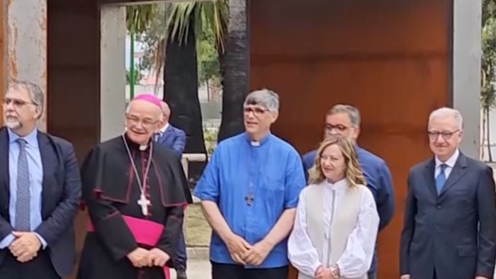 proiettile a don patriciello meloni gesto vigliacco lo stato e con lui