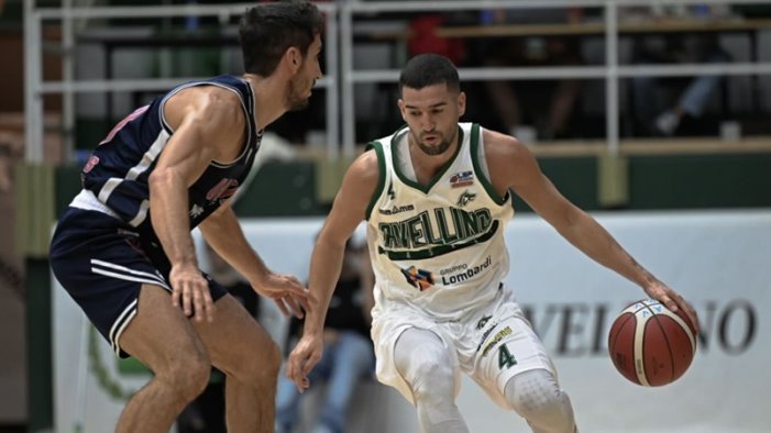 avellino basket sconfitta contro l urania milano 74 75 il tabellino