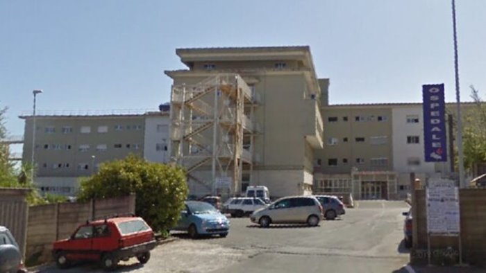 roccadaspide danneggia il triage dell ospedale e aggredisce infermieri
