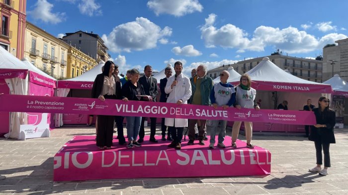 la salute al centro e la prevenzione arriva in piazza con il villaggio komen