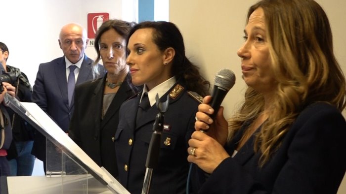 avellino in questura la sala ammaturo il coraggio degli onesti sia l esempio