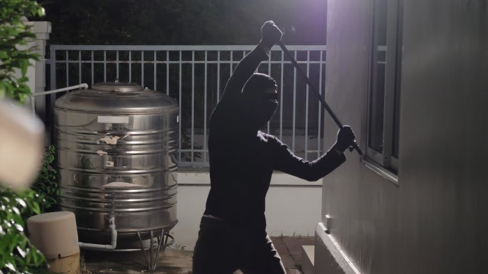 avellino ladri scatenati a contrada bagnoli quattro colpi in una notte