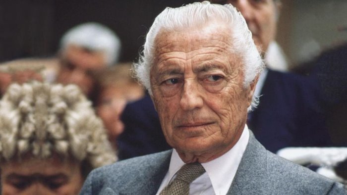 un nuovo testamento di gianni agnelli riaccende la contesa familiare