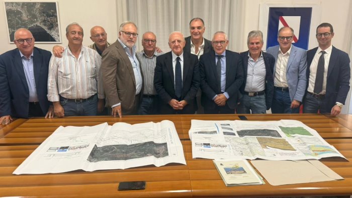 de luca la regione finanziera il ripristino della strada serra del corticato