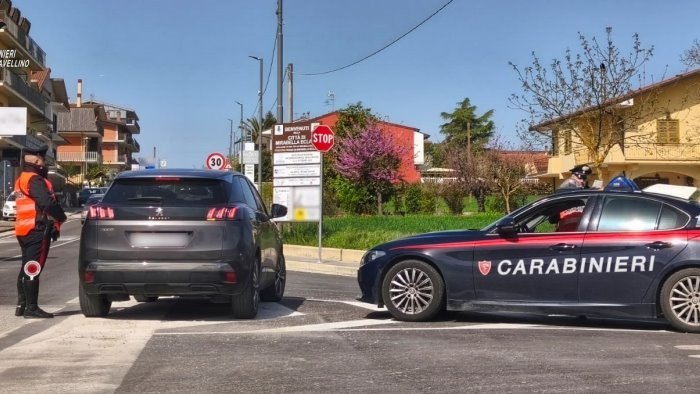 montemiletto uomo si denuda si indaga su un presunto caso di pedofilia