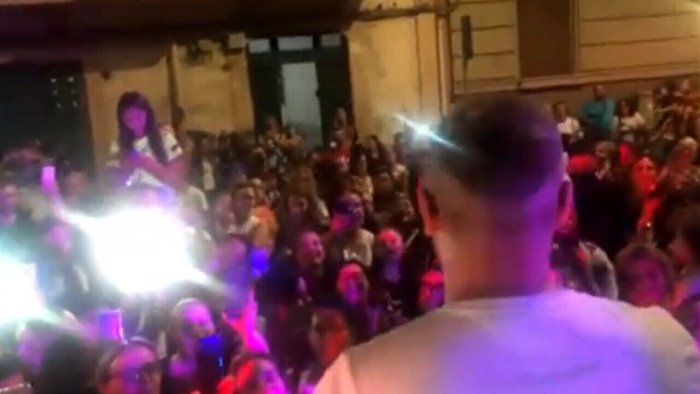 il cantante per la festa lo decidiamo noi arrestato esponente dei casalesi
