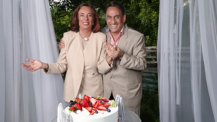 l ultimo viaggio di emilio fede la cappella di famiglia a mirabella eclano