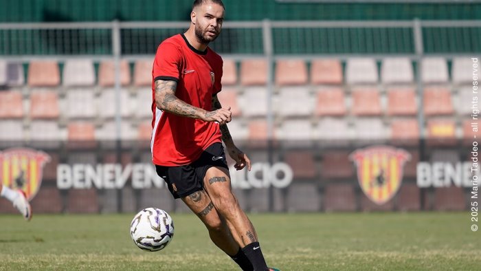 benevento tumminello primo allenamento ora e un attacco stellare le foto