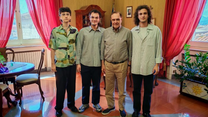 il sindaco mastella ha incontrato i giovani artisti del collettivo sottotraccia