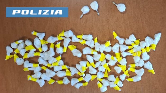 scampia nasconde droga in una cantinola arrestato